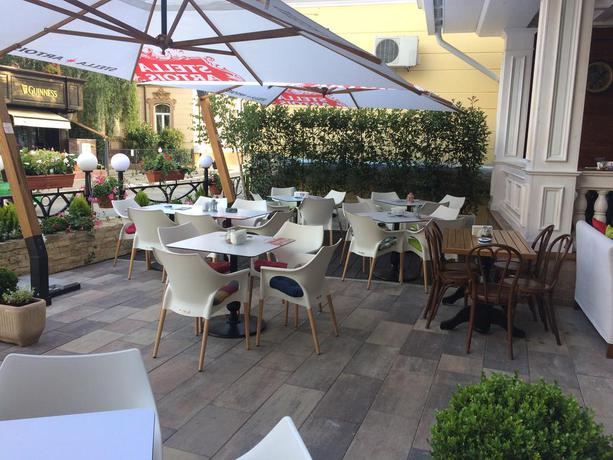 Imagen del bar/restaurante del Hotel Hotel Castel. Foto 6