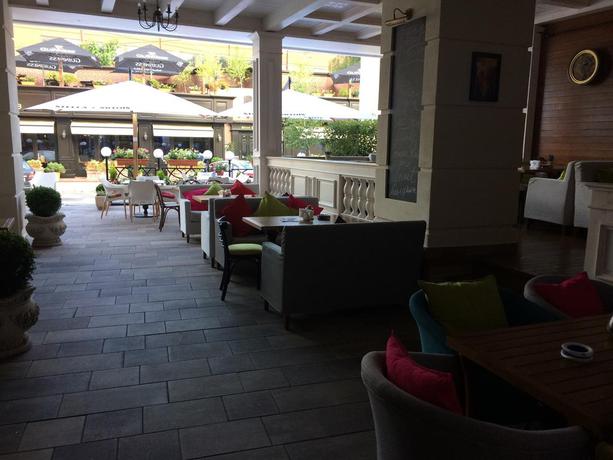 Imagen del bar/restaurante del Hotel Hotel Castel. Foto 7