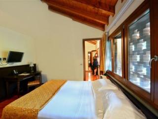 Imagen general del Hotel Hotel Castelbarco. Foto 11