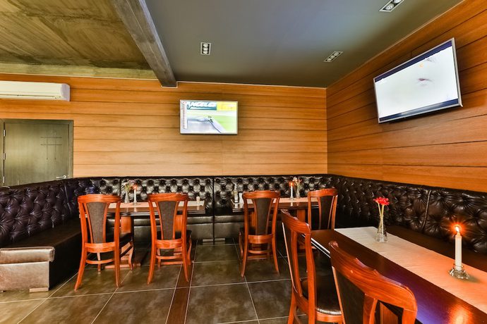 Imagen del bar/restaurante del Hotel Hotel Champion. Foto 6