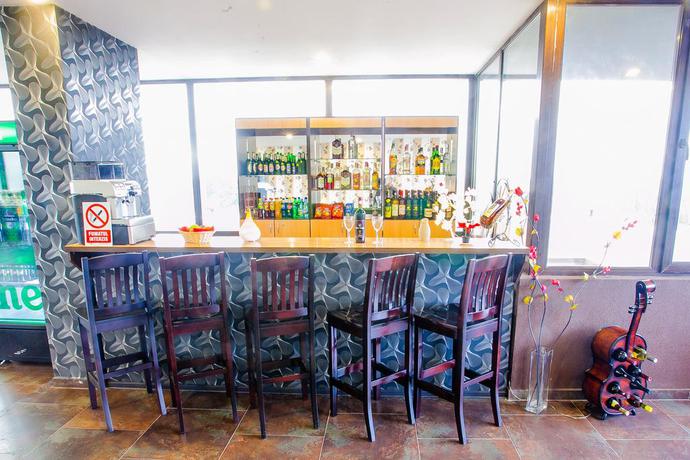 Imagen del bar/restaurante del Hotel Hotel Charter Otopeni. Foto 2