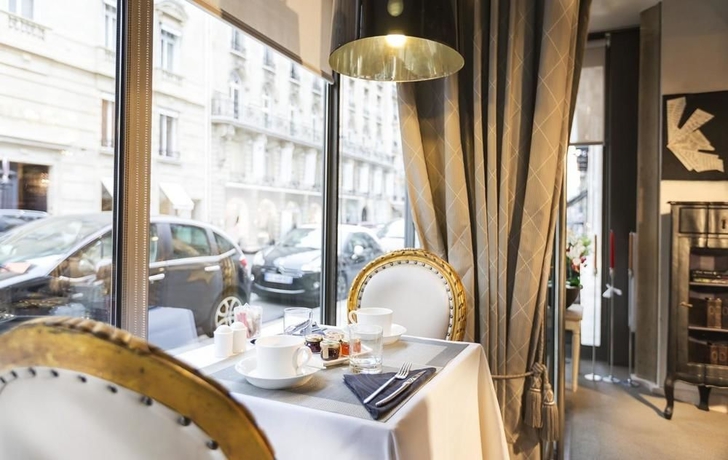 Imagen del bar/restaurante del Hotel Hotel Claridge. Foto 3