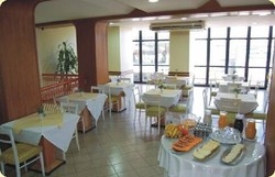 Imagen del bar/restaurante del Hotel Hotel Confort Sao Leopoldo. Foto 3