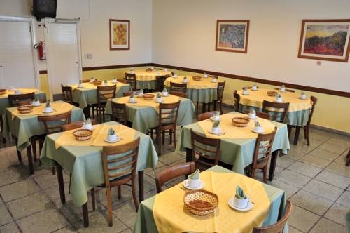 Imagen general del Hotel Hotel Corona. Foto 3