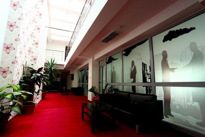 Imagen general del Hotel Hotel Corona. Foto 3