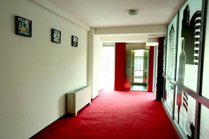 Imagen general del Hotel Hotel Corona. Foto 15