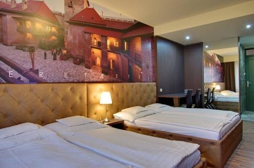 Imagen general del Hotel Hotel Corvin. Foto 10