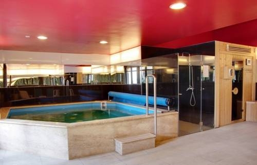 Imagen general del Hotel Hotel Corvin. Foto 13