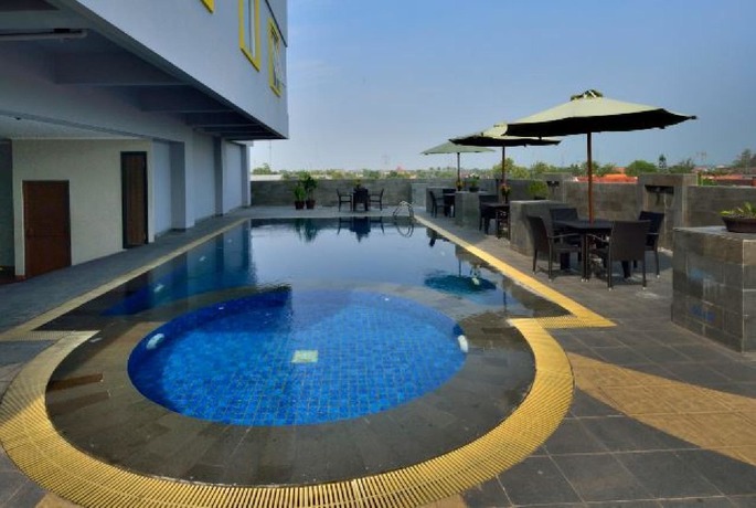 Imagen de la piscina del Hotel Hotel Dafam Pekalongan. Foto 14