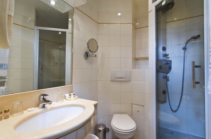 Imagen de la habitación del Hotel Hotel De Suez. Foto 10