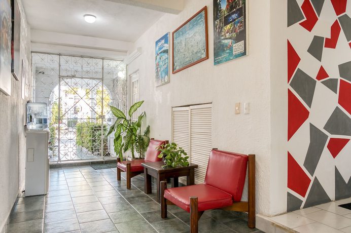 Imagen de los interiores del Hotel Hotel Farall&oacute;n Inn Canc&uacute;n. Foto 9