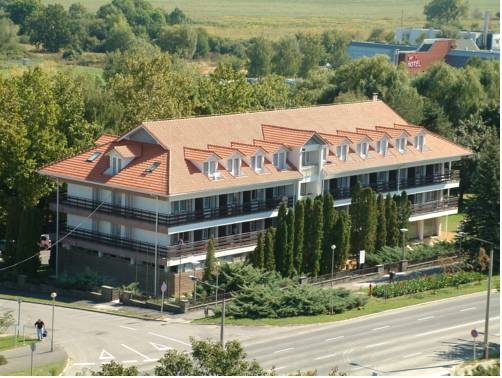 Imagen general del Hotel Hotel Forr&aacute;s Zalakaros. Foto 9