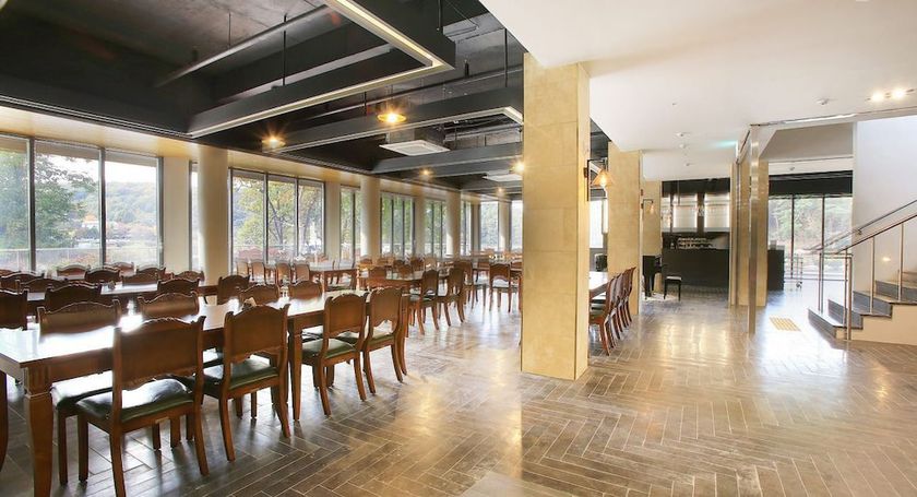 Imagen del bar/restaurante del Hotel Hotel Gallery. Foto 3