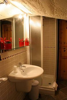 Imagen de la habitación del Hotel Hotel Gran Trun. Foto 9