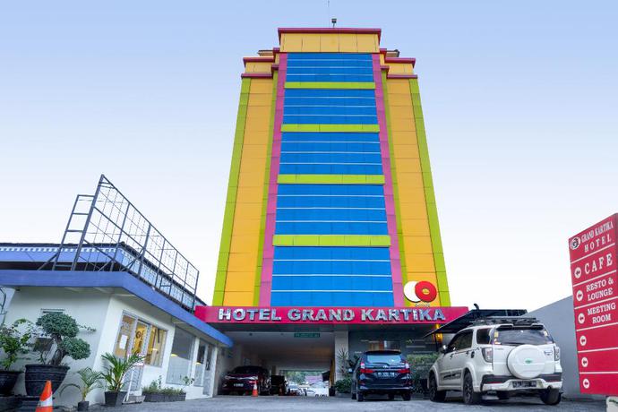 Imagen general del Hotel Hotel Grand Kartika. Foto 1