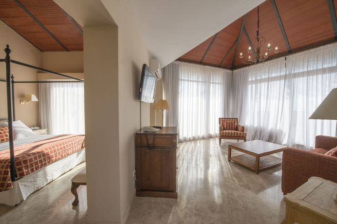 Imagen de la habitación del Hotel Hotel Guadalmina. Foto 12