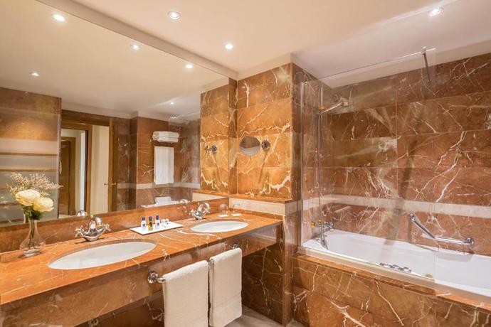 Imagen de la habitación del Hotel Hotel Guadalmina. Foto 16