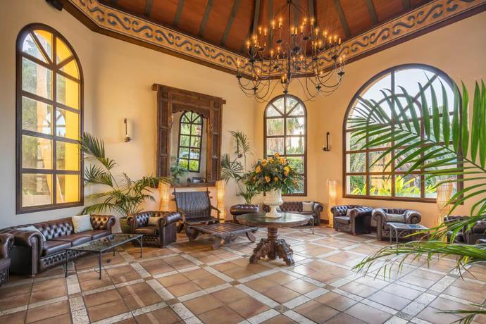 Imagen de los interiores del Hotel Hotel Guadalmina. Foto 22