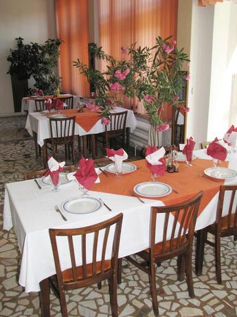 Imagen del bar/restaurante del Hotel Hotel Hefaistos - Covasna. Foto 2