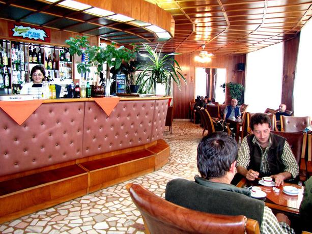 Imagen del bar/restaurante del Hotel Hotel Hefaistos - Covasna. Foto 3