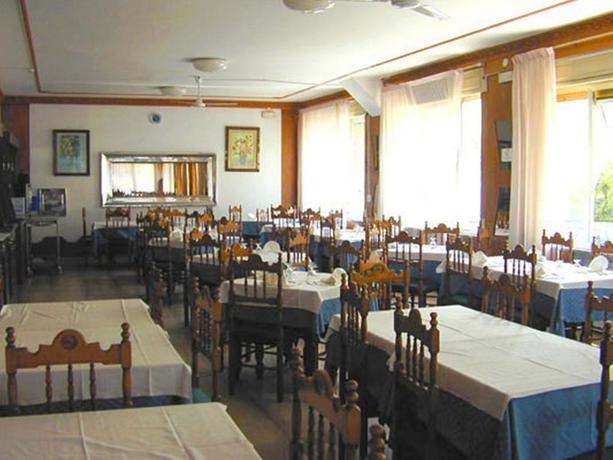 Imagen del bar/restaurante del Hotel Hotel Holiday. Foto 3
