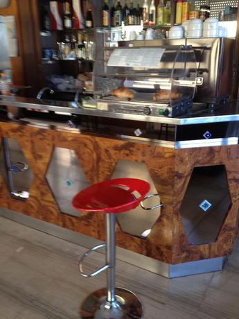 Imagen del bar/restaurante del Hotel Hotel Holiday. Foto 5