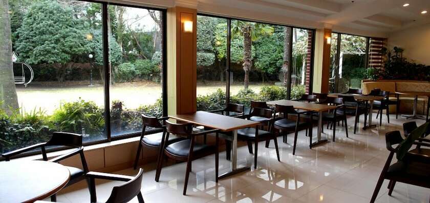 Imagen del bar/restaurante del Hotel Hotel Honey Crown. Foto 4