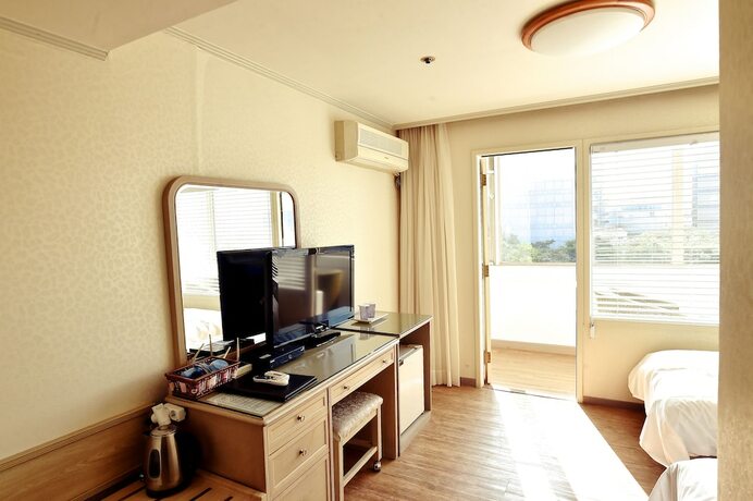 Imagen de la habitación del Hotel Hotel Honey Crown. Foto 10