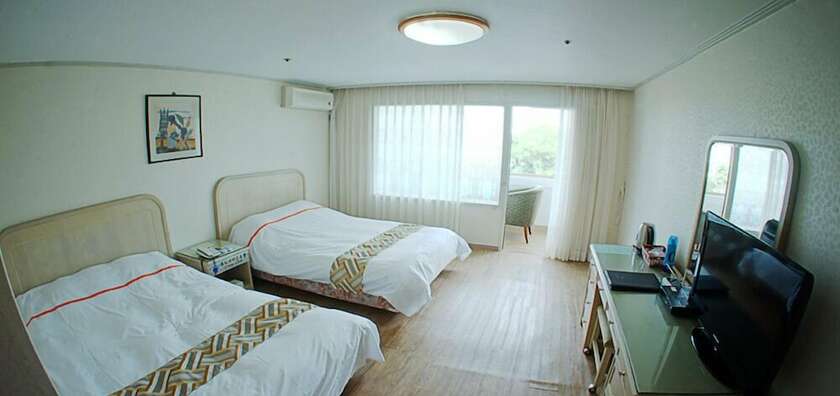 Imagen de la habitación del Hotel Hotel Honey Crown. Foto 11