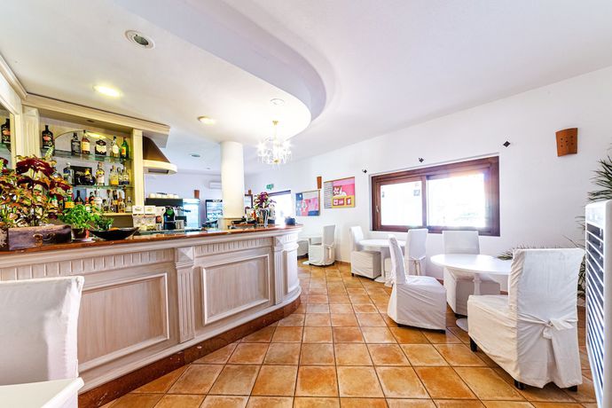 Imagen del bar/restaurante del Hotel Hotel Il Faro di Molara. Foto 4