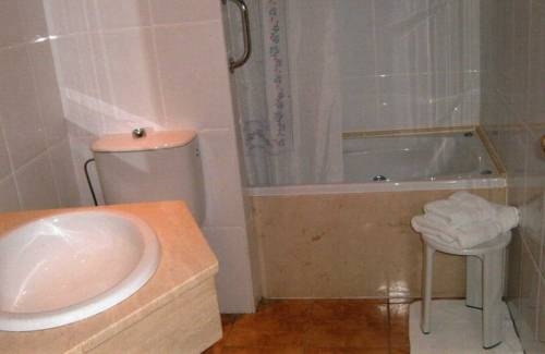 Imagen de los exteriores del Hotel Hotel Iris, Eliana. Foto 11