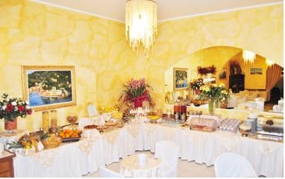 Imagen del bar/restaurante del Hotel Hotel Italia. Foto 2