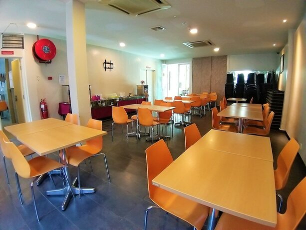 Imagen del bar/restaurante del Hotel Hotel Jelai Raub. Foto 11