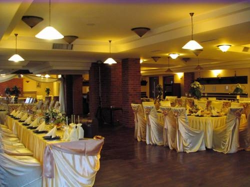 Imagen del bar/restaurante del Hotel Hotel Karo. Foto 1