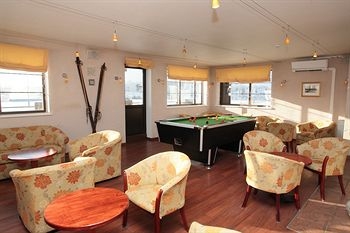 Imagen del bar/restaurante del Hotel Hotel Karupesa. Foto 2