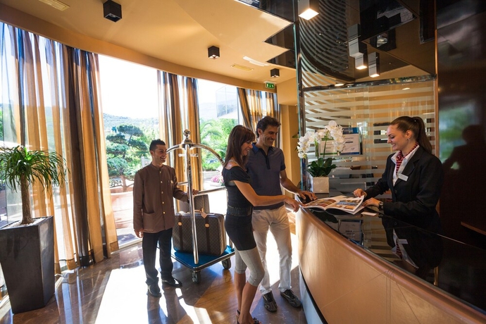 Imagen de los interiores del Hotel Hotel Kristal Palace - Tonellihotels. Foto 18