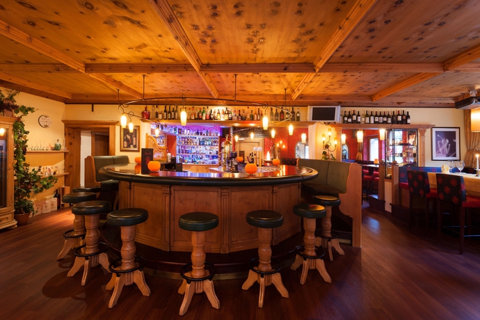 Imagen del bar/restaurante del Hotel Hotel Kristall. Foto 4