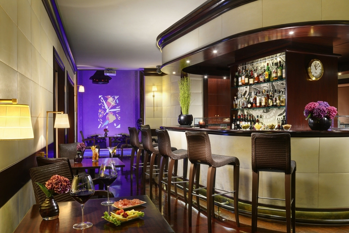 Imagen del bar/restaurante del Hotel Hotel L'Orologio - WTB Hotels. Foto 3