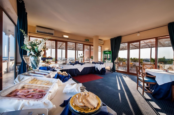 Imagen del bar/restaurante del Hotel Hotel La Baia. Foto 4