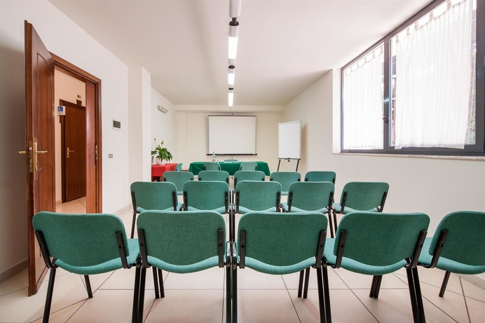 Imagen de los interiores del Hotel Hotel La Baia. Foto 10