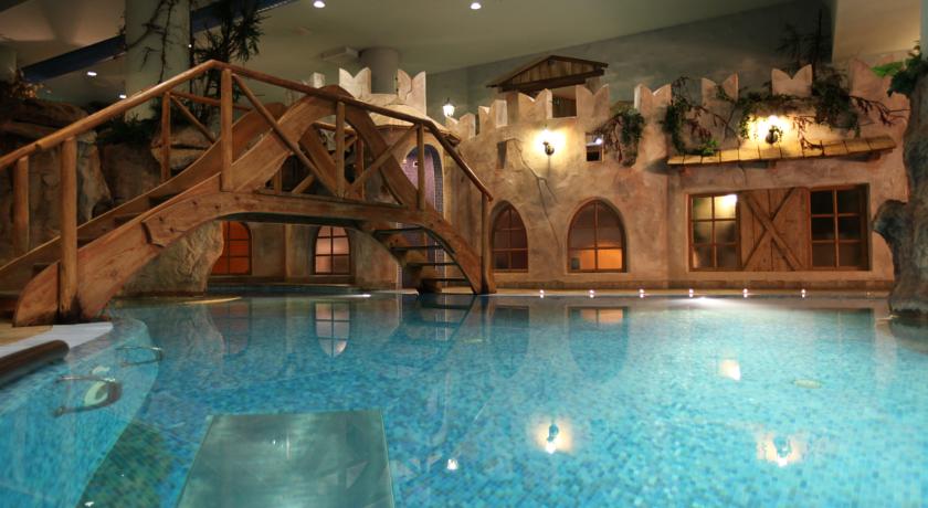 Imagen de la piscina del Hotel Hotel La Perla. Foto 8