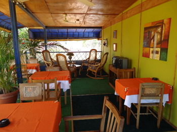 Imagen del bar/restaurante del Hotel Hotel La Pyramide. Foto 3