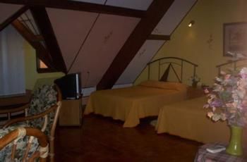 Imagen de la habitación del Hotel Hotel La Pyramide. Foto 4