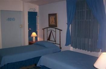 Imagen de la habitación del Hotel Hotel La Pyramide. Foto 5