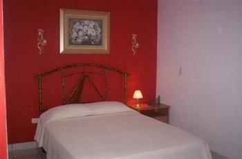 Imagen de la habitación del Hotel Hotel La Pyramide. Foto 6