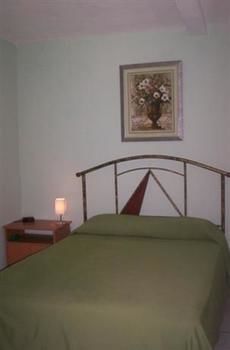 Imagen de la habitación del Hotel Hotel La Pyramide. Foto 7