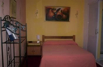 Imagen de la habitación del Hotel Hotel La Pyramide. Foto 12