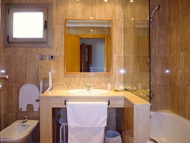 Imagen de la habitación del Hotel Hotel La Torre. Foto 17