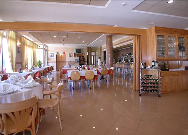 Imagen del bar/restaurante del Hotel Hotel La Torre. Foto 2