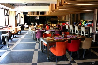 Imagen del bar/restaurante del Hotel Hotel Lavina. Foto 2